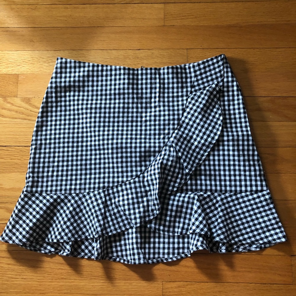 FOREVER 21 GINGHAM B&W FLARE SKIRT